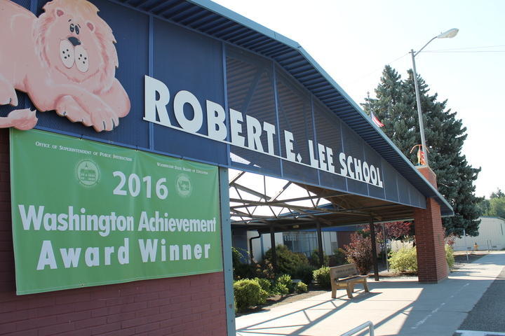 Robert E Lee School