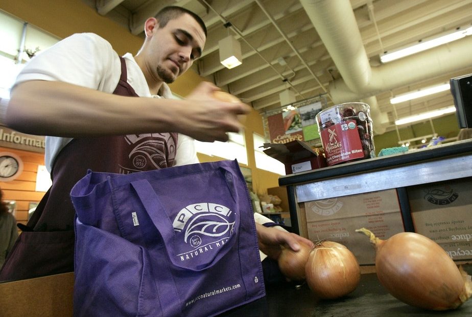 Isaiah McDaniel bags groceries into a customer's cloth bags at PCC Natural Market Tuesday, Jan. 15, 2008, in Seattle. CREDIT: ELAINE THOMPSON/AP