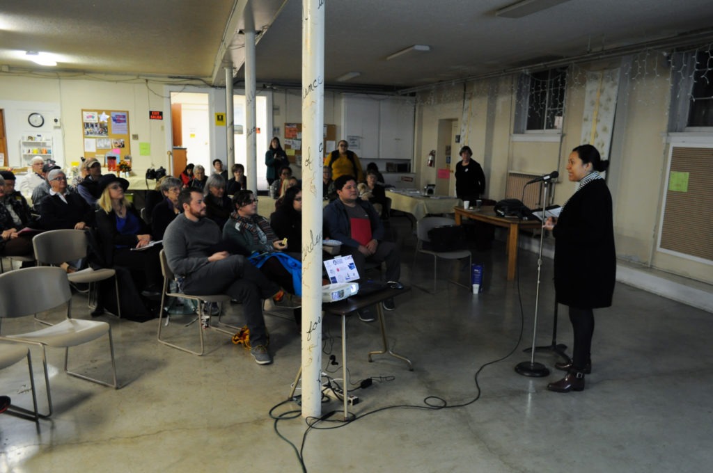 Washington Immigrant Solidarity Network coordinator Brenda Rodriguez trains volunteers at the Unitarian Universalist Church of Yakima on courthouse accompaniment protocol. It includes how to uphold the rights of community members by verifying warrants and how to document immigration arrests. CREDIT: Enrique Pérez de la Rosa/NWPB