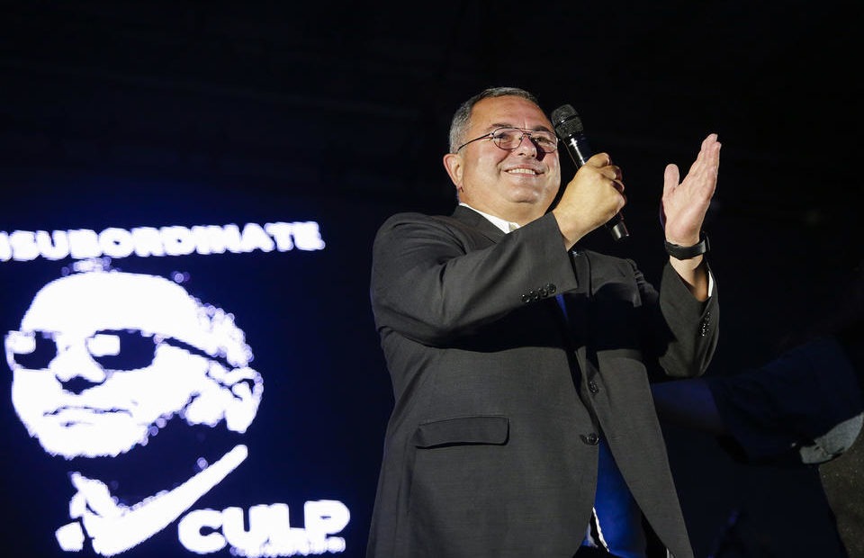 Republican gubernatorial candidate Loren Culp greets the crowd at a rally in Arlington in Snohomish County on Aug. 22, 2020. CREDIT: Jason Redmond for Crosscut