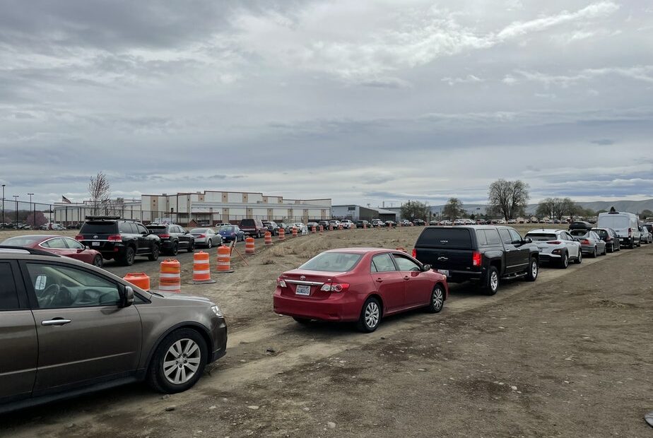 Hundrends of people waited in line in their cars at the Yakima mass vaccination site April 4, 2021. CREDIT: Esmy Jimenez/KUOW