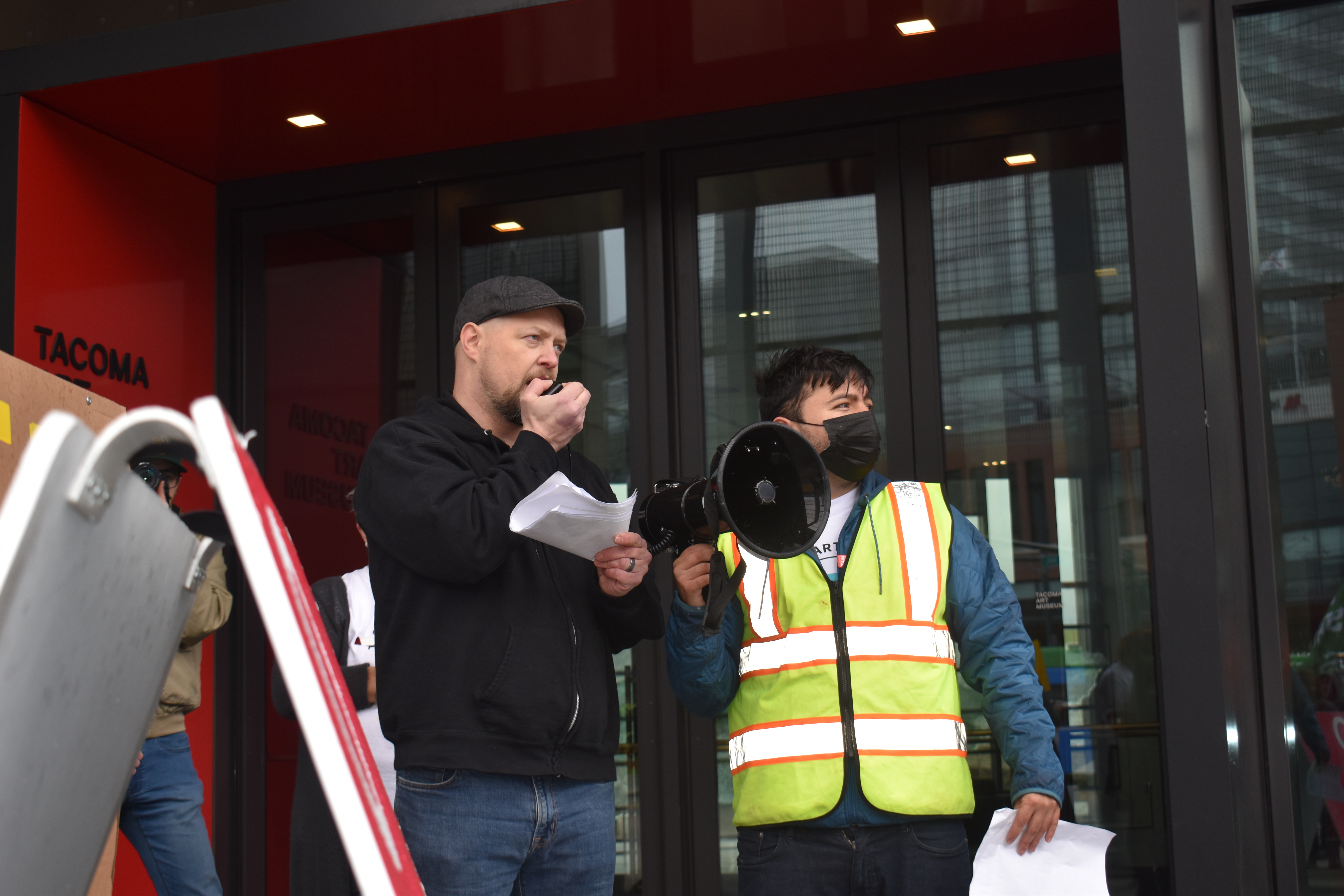 Stephen Rue, lead preparer at the museum and a member of the union’s organizing committee, addressing Thursday's crowd. Photo by Lauren Gallup.