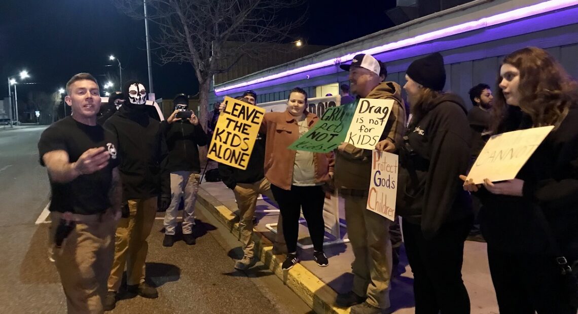 Demostrations against all-ages drag shows events in Pasco.