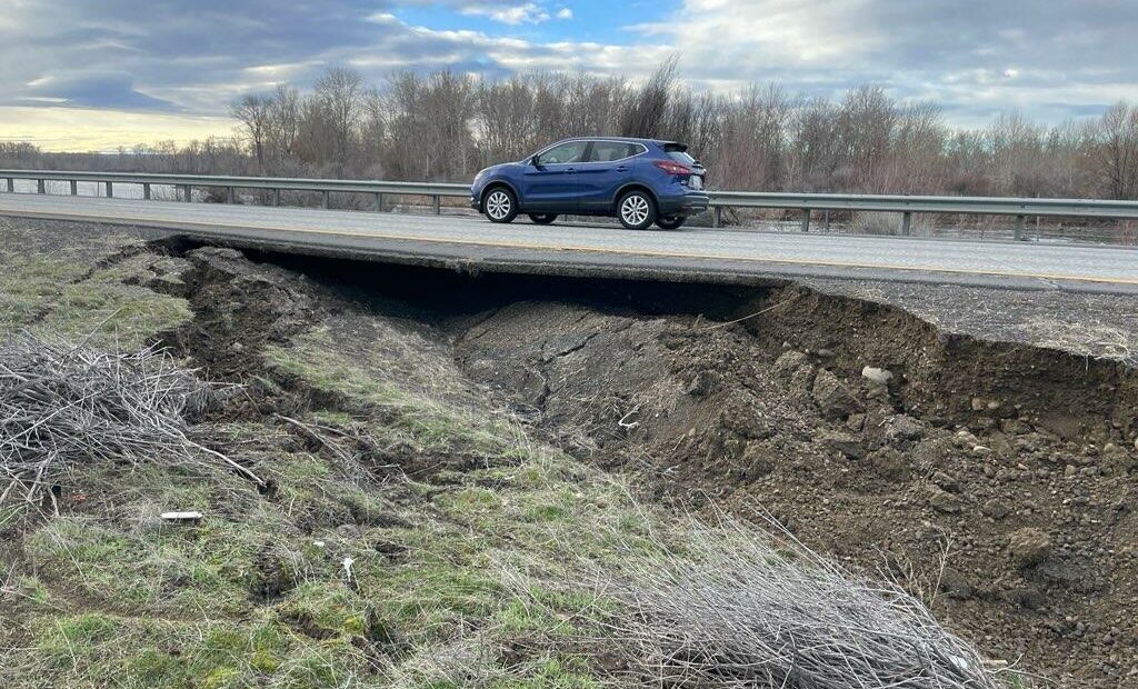 A close up photo of the embankment failure under the eastbound lanes of I-82 near Wapato.